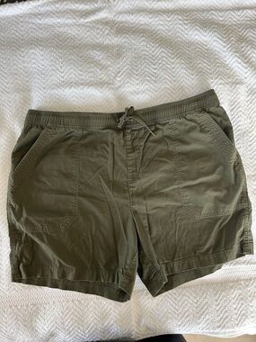 Tahari Olive Green Athletic Shorts